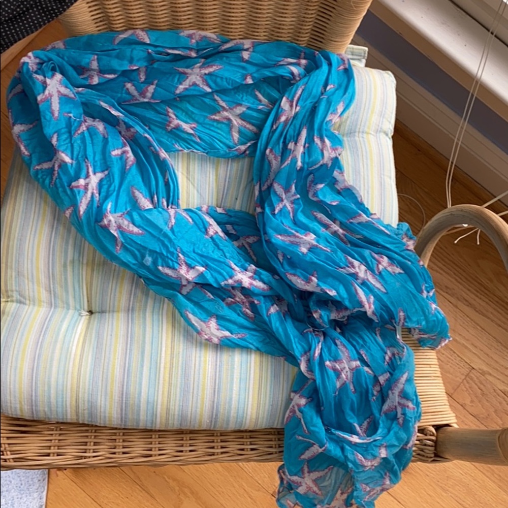 VLD Victoria Land Design scarf never worn $8